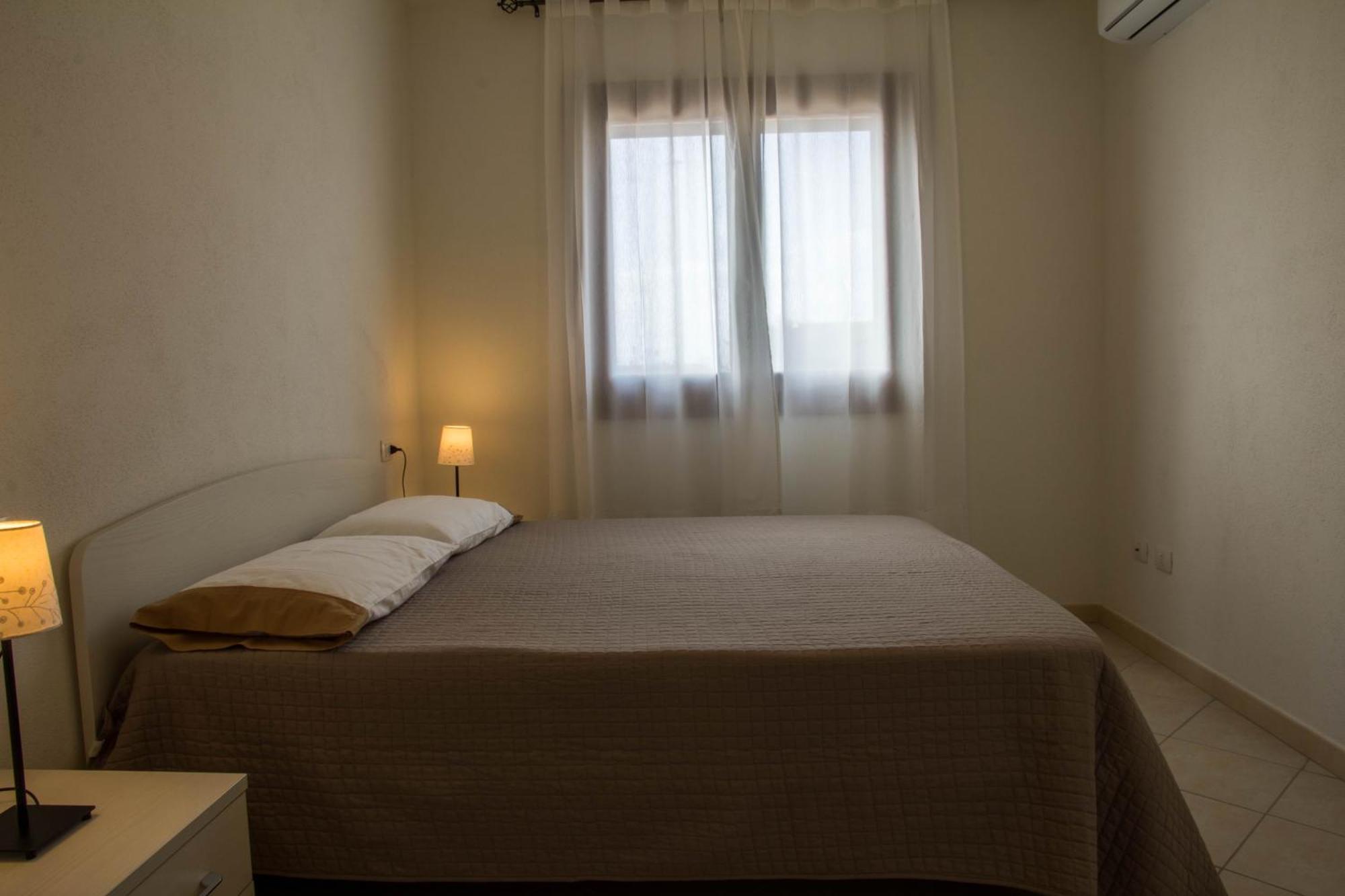 Gf Apartments La Vigna Badesi Eksteriør billede