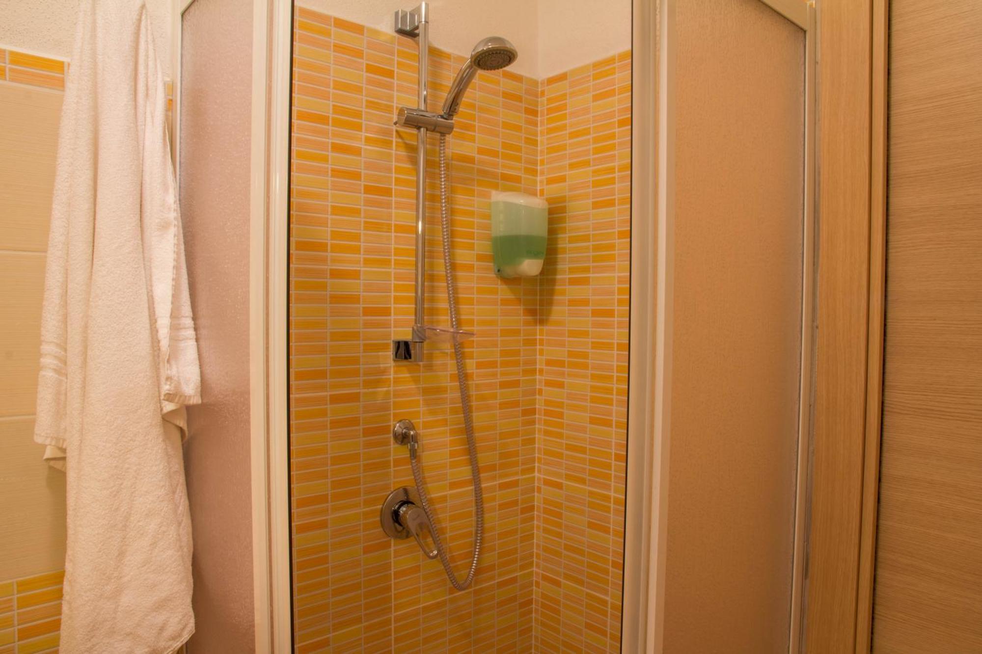 Gf Apartments La Vigna Badesi Eksteriør billede
