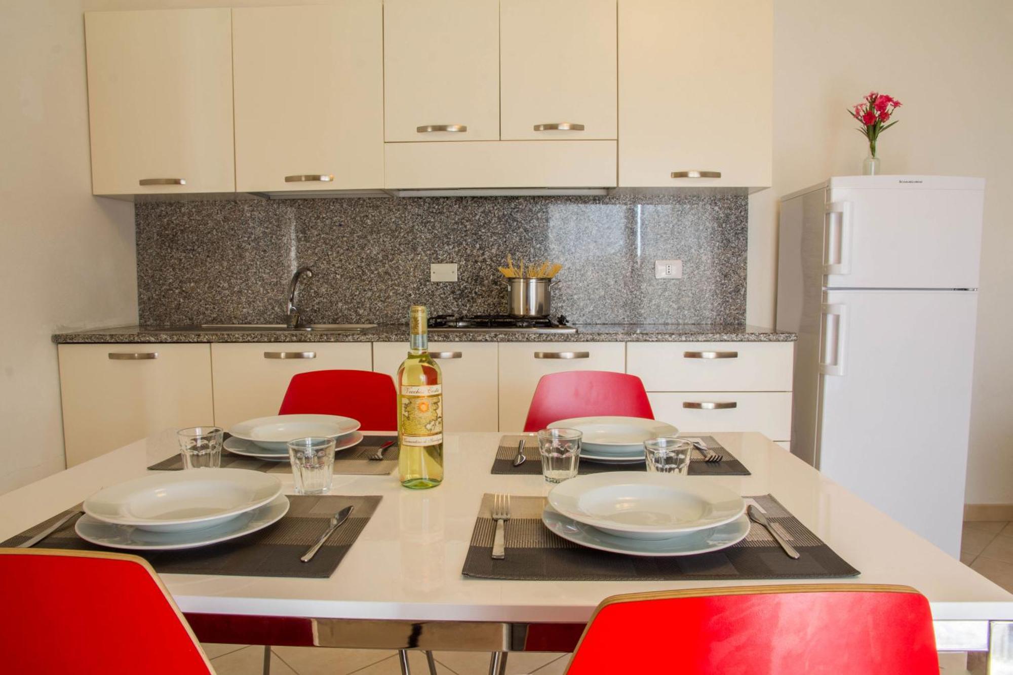 Gf Apartments La Vigna Badesi Eksteriør billede