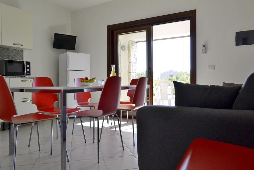 Gf Apartments La Vigna Badesi Værelse billede
